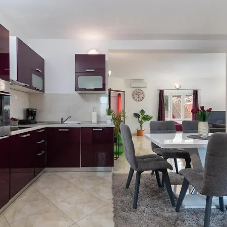 Nostra * تروغير