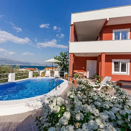 Nostra شقة تروغير