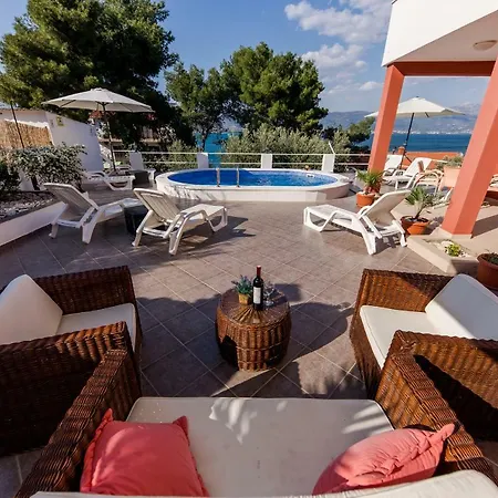 Nostra * تروغير